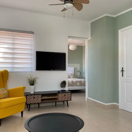 Juangy's In Adelfas Golf Del Sur * سان ميغيل ذي أبونا